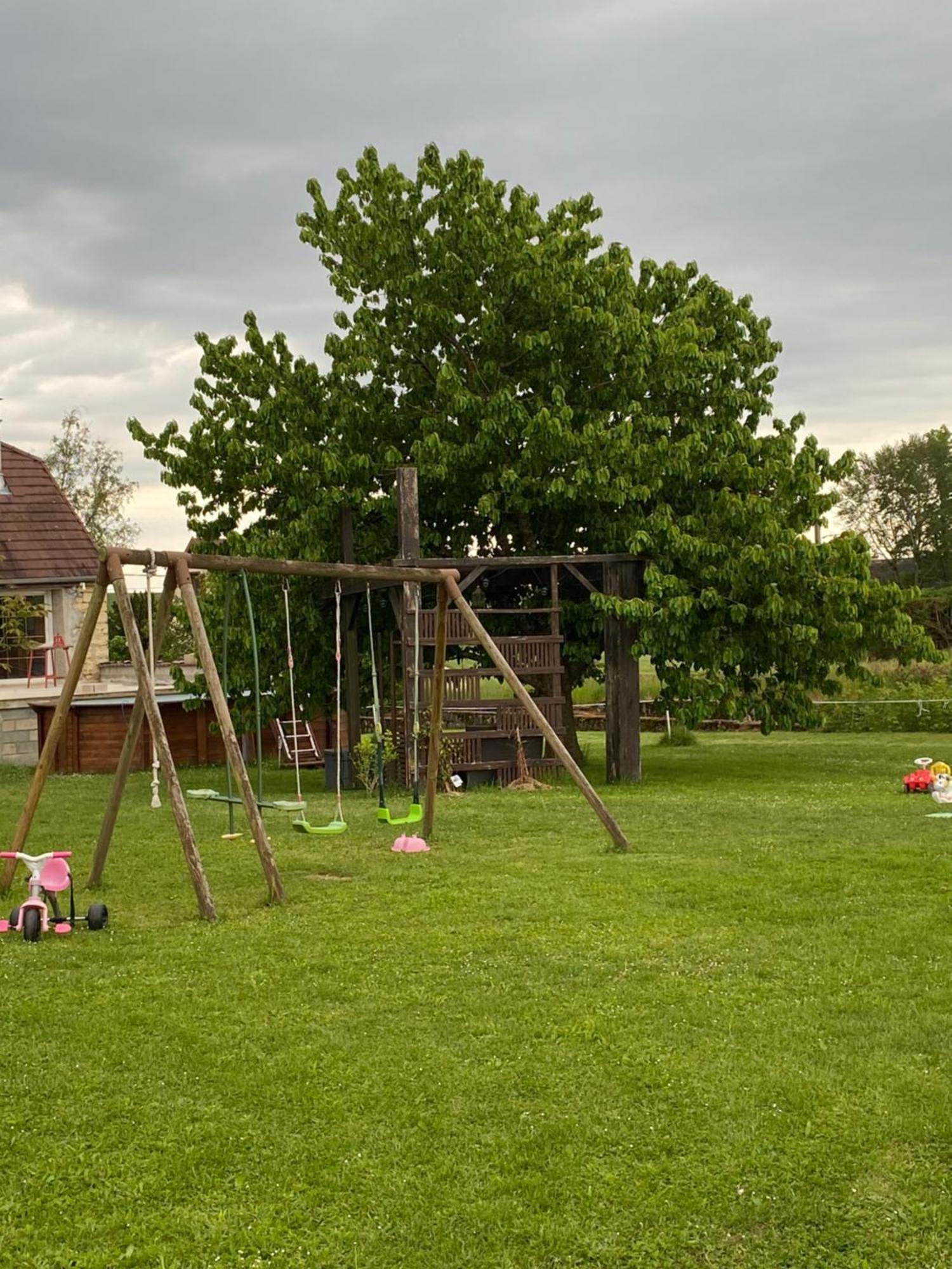 Complexe Familial Villa Charmes  Екстериор снимка